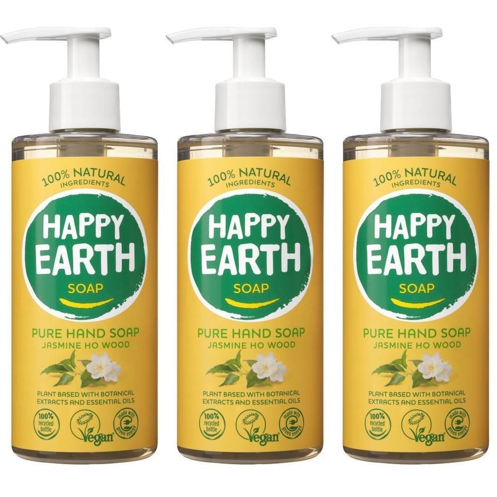 Trois bouteilles de HAPPY EARTH Pure Hand Soap Jasmine Ho Wood avec pompes. Étiquettes jaunes avec cercles verts et écriture blanche.