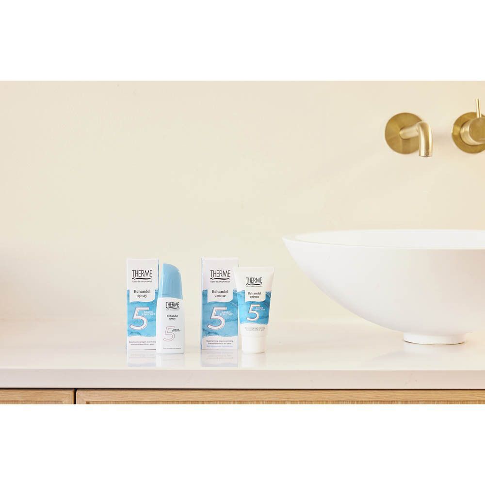 Meerdere Therme Anti-Transpirant producten op een badkamermeubel.