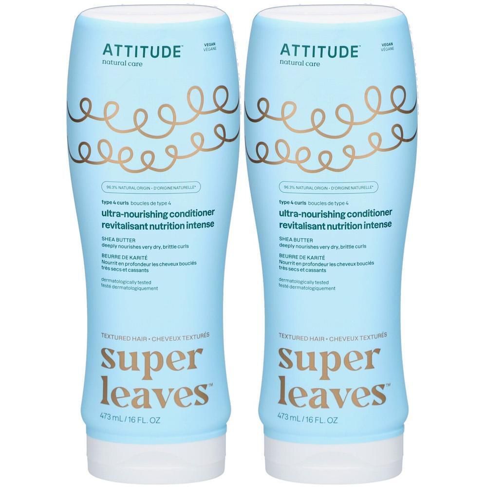 Deux bouteilles bleu clair d'ATTITUDE Super Leaves Ultra-Nourishing Conditioner avec un motif de boucles.