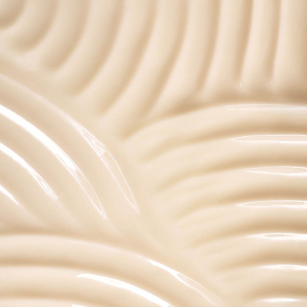 Gros plan de la texture crémeuse de la BABOR Crème aux Champignons Anti-Stress.