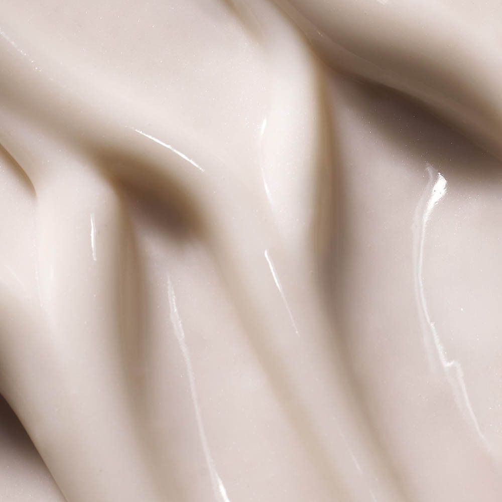 Gros plan sur la texture crémeuse de la crème hydratante BABOR.