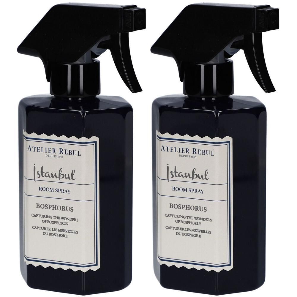 Deux flacons pulvérisateurs foncés avec étiquette : Atelier Rebul Istanbul Bosphorus Room Spray.
