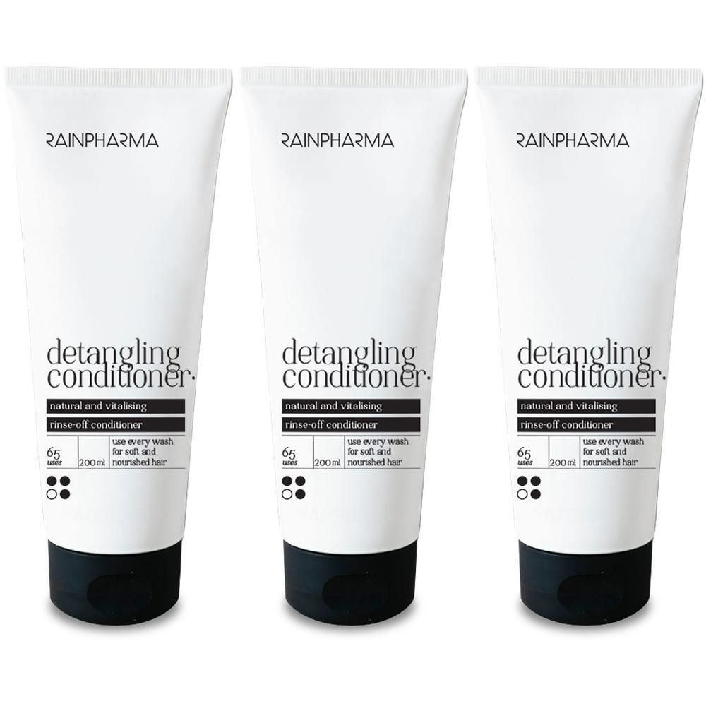 Drie witte tubes RainPharma Detangling Conditioner, elk 200ml.