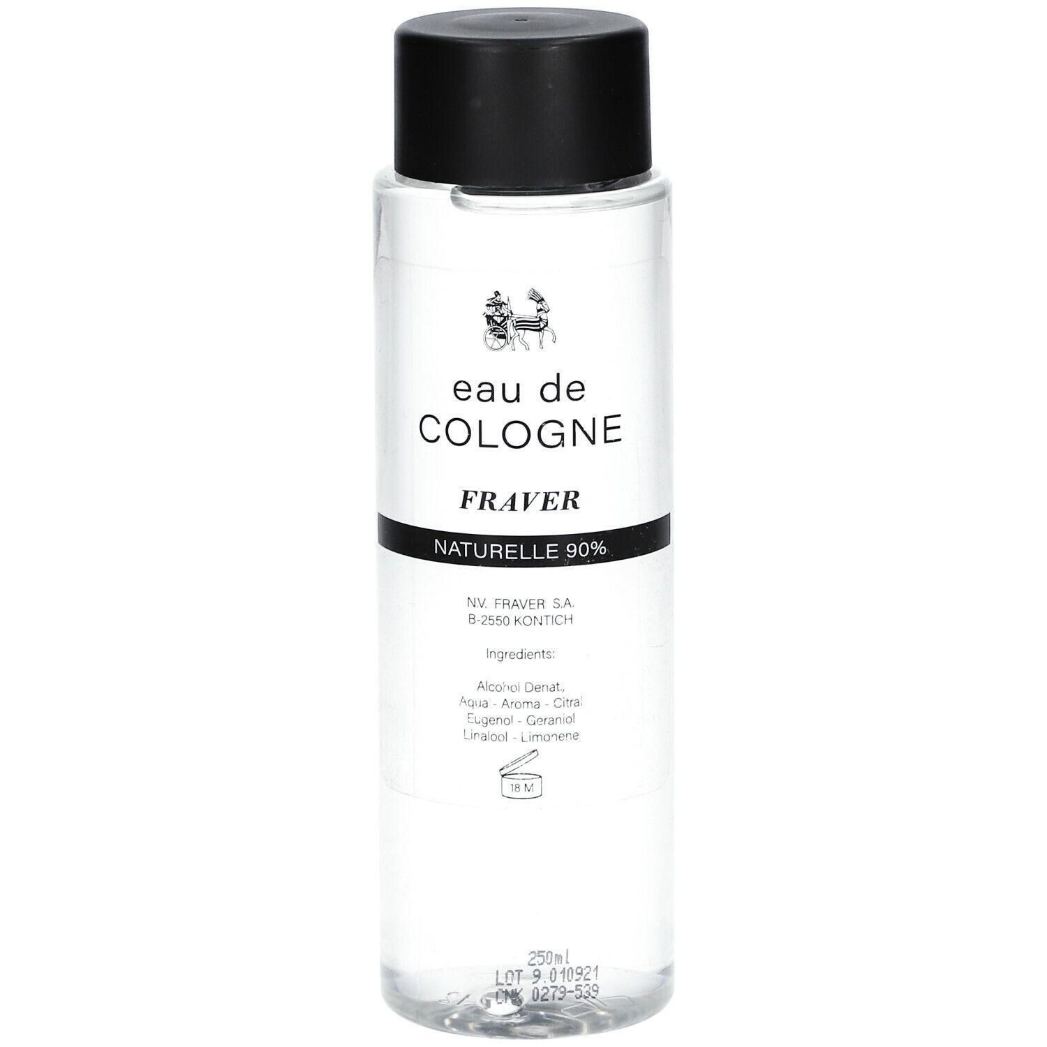 Heldere vloeistof in een doorzichtige fles met zwarte dop. Etiket met "Eau de Cologne", "FRAVER" en "Naturelle 90%". 