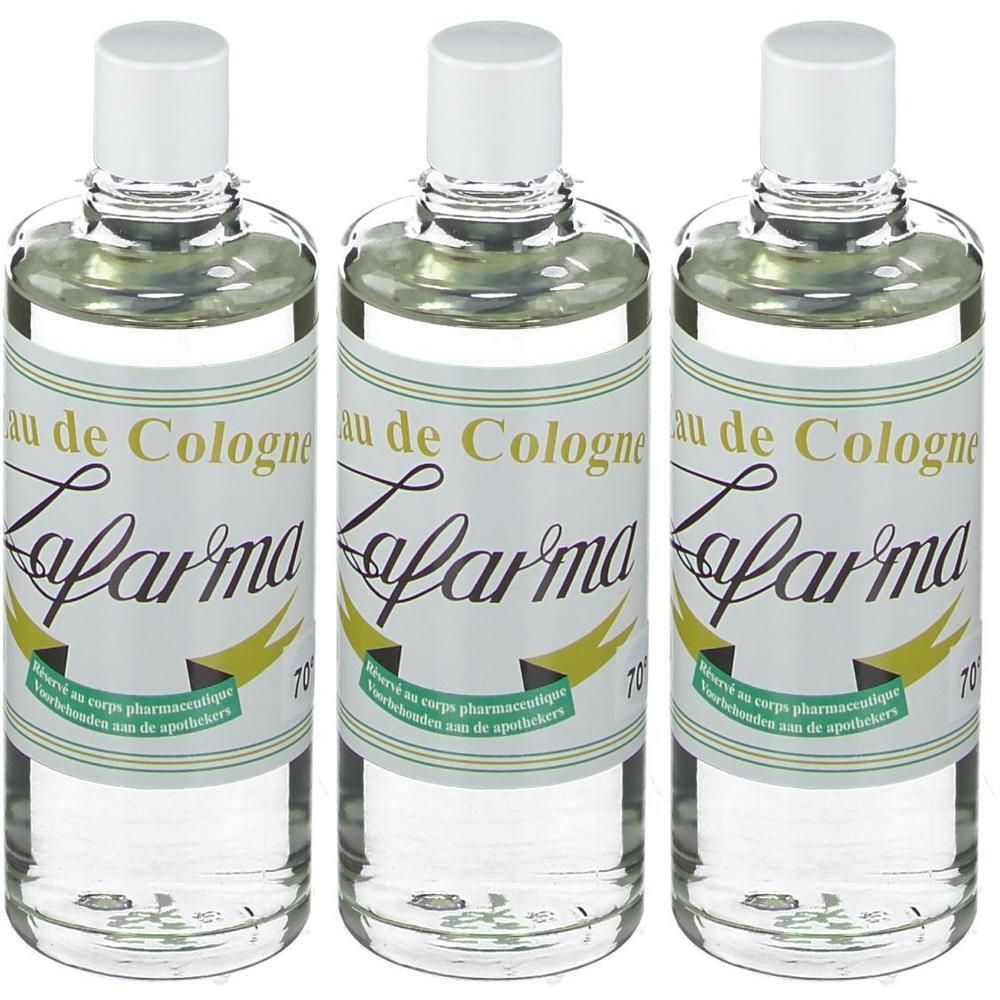 Drie flessen Lafarma Eau de Cologne met witte doppen. Heldere vloeistof in glazen flessen met etiketten.