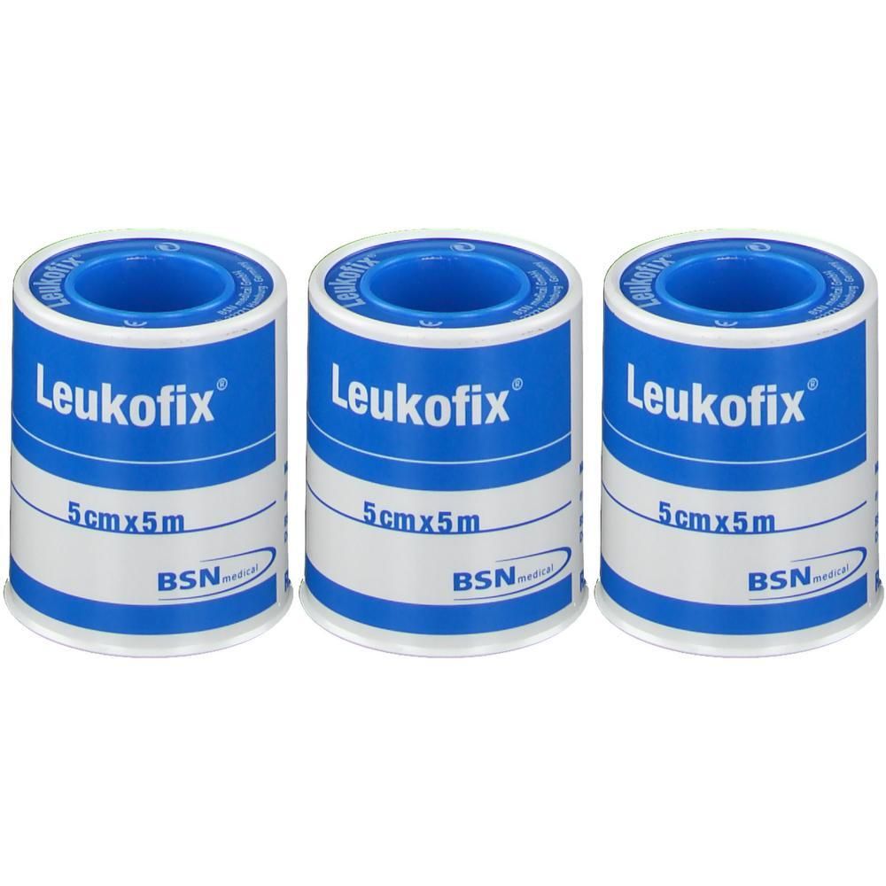 Trois rouleaux de sparadrap Leukofix, 5cm x 5m chacun.