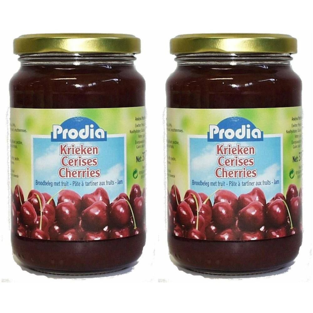 Deux pots de confiture de cerises Prodia avec des cerises entières sur l'étiquette.