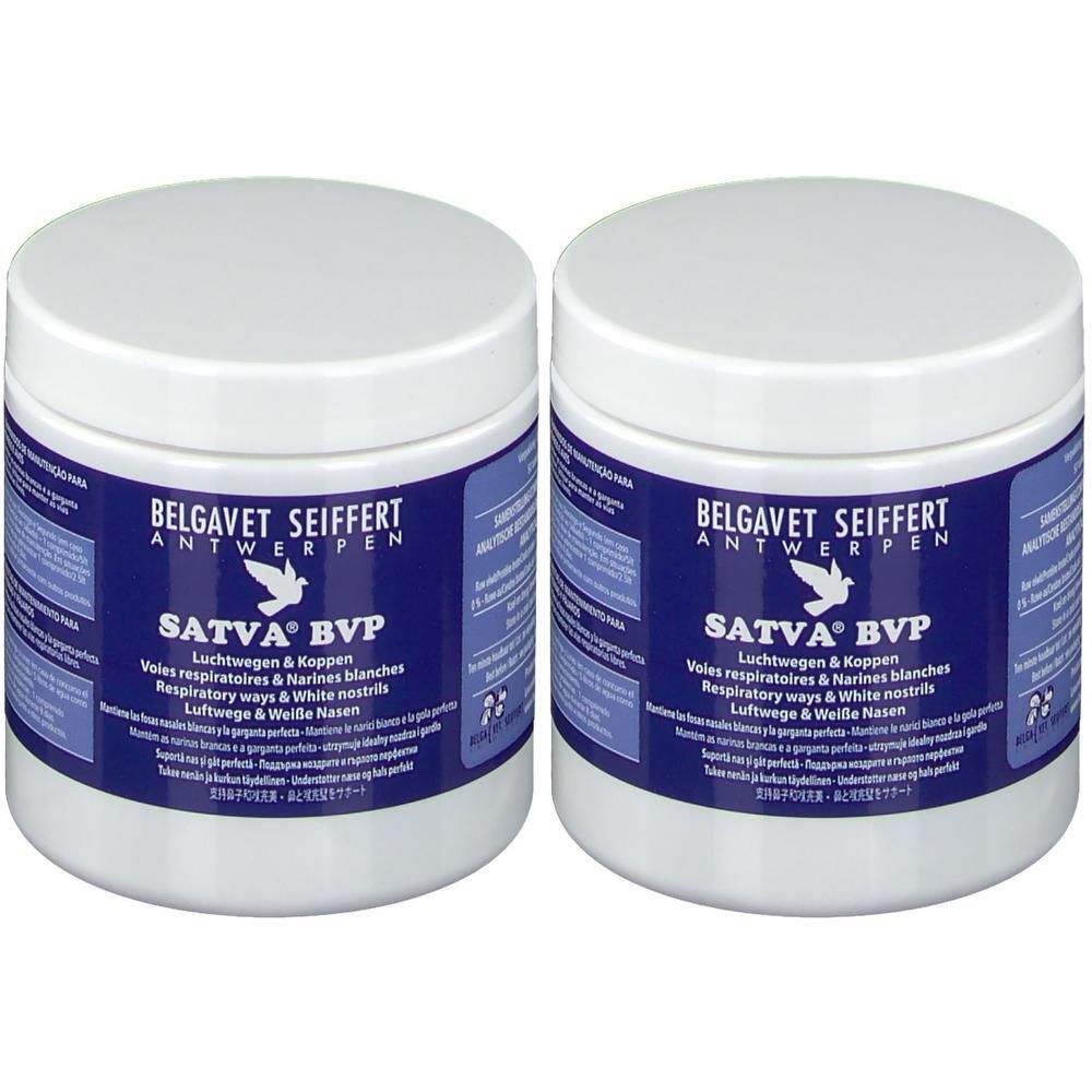 Twee witte potten met blauwe etiketten waarop "SATVA BVP" staat.