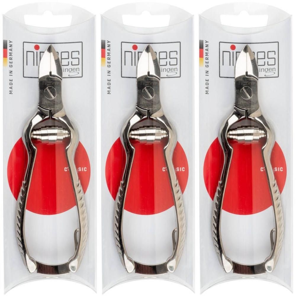 Drie metalen nagelknippers in blisterverpakking. "Nippes" en "Made in Germany" zijn zichtbaar.