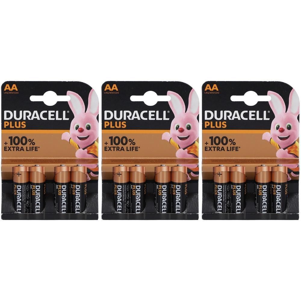 Drie pakken Duracell AA batterijen, 4 batterijen per pak. Elk pak toont de Duracell-konijn en de tekst "+100% Extra Life".