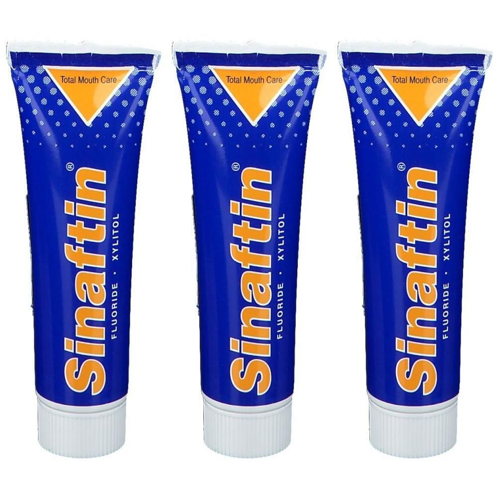 Trois tubes de dentifrice Sinaftin avec emballage bleu indiquant "Total Mouth Care", "Fluoride" et "Xylitol".