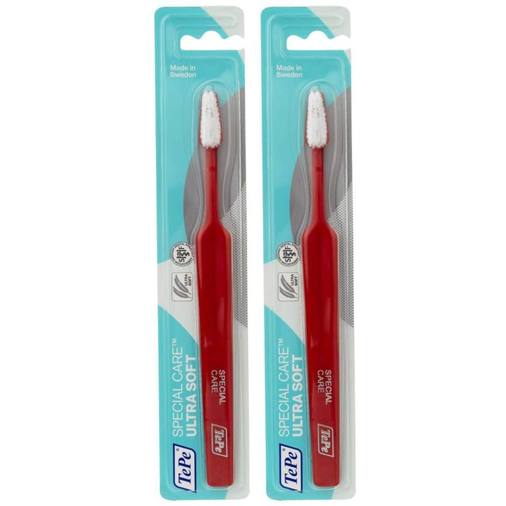 Twee rode TePe Special Care Ultra Soft tandenborstels in blisterverpakking. Gemaakt in Zweden.