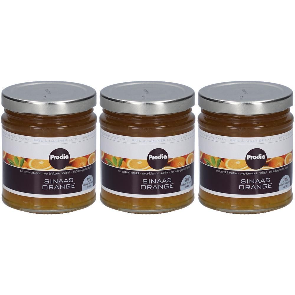 Trois pots de confiture d'orange Prodia avec maltitol. Couvercle argenté, étiquette avec images d'oranges.
