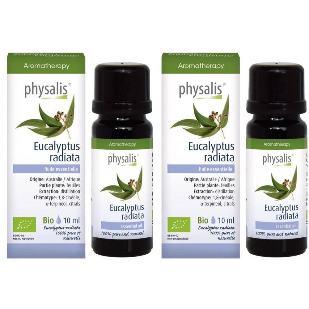 Quatre flacons d'huile essentielle bio Eucalyptus Radiata Physalis. Emballage vert avec illustration de feuille d'eucalyptus.