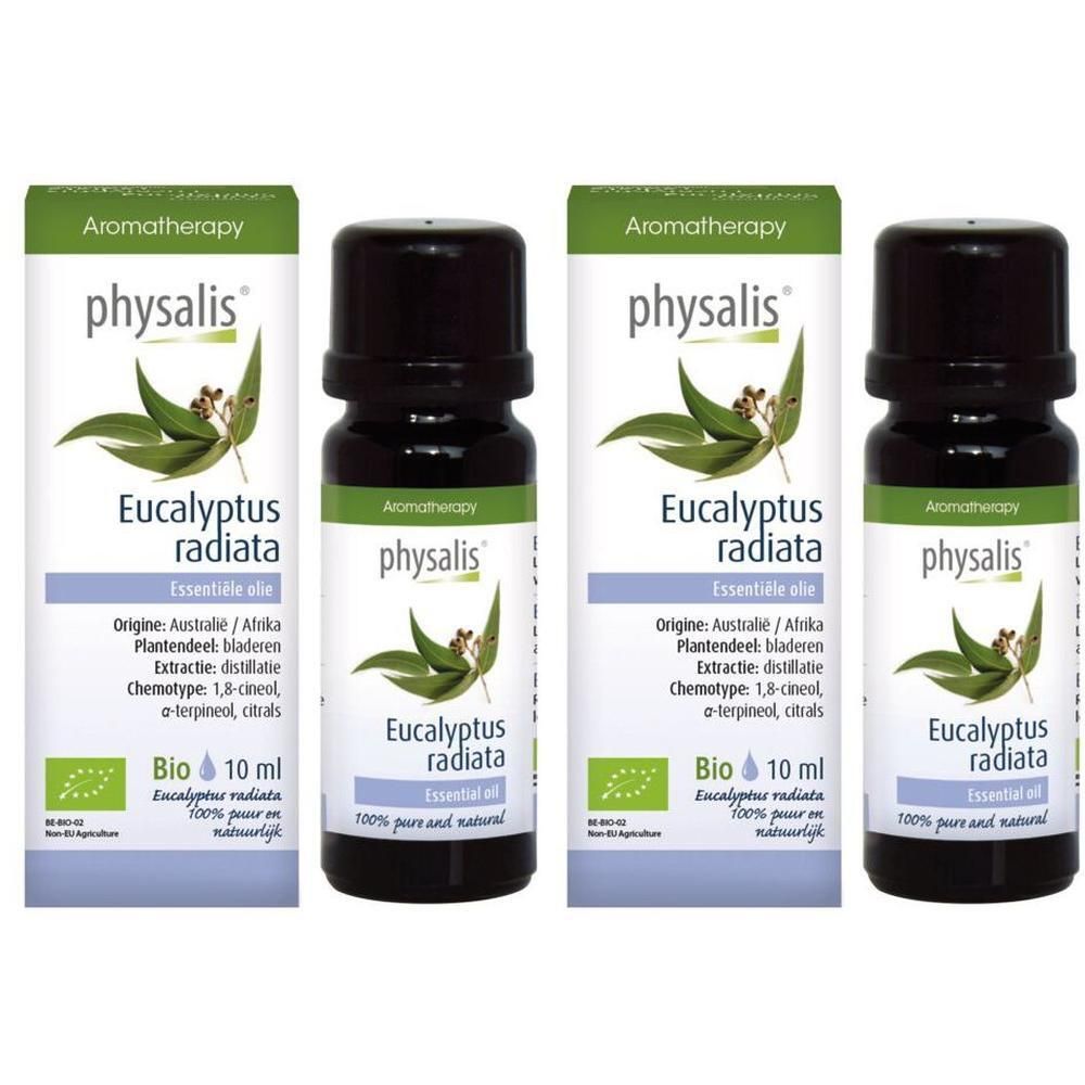 Vier flessen Physalis Eucalyptus Radiata biologische etherische olie. Groene verpakking met eucalyptusbladillustratie.