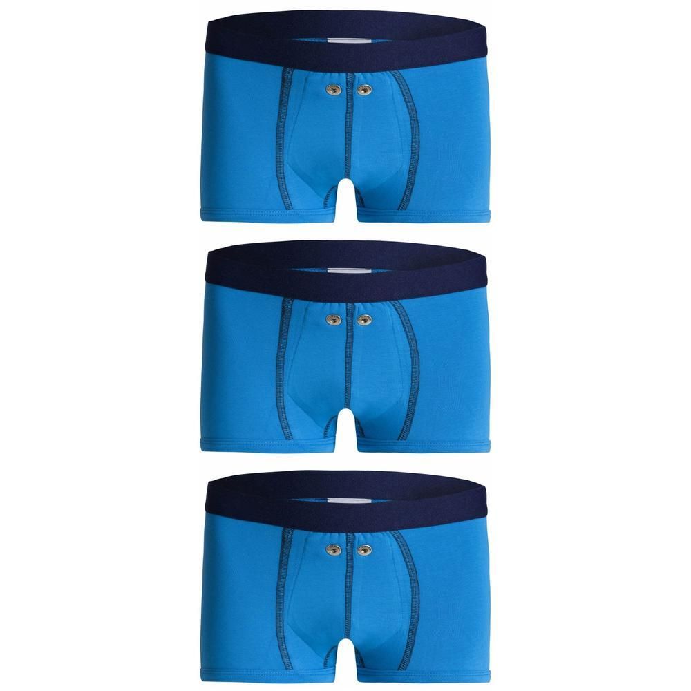 Drie blauwe boxershorts met donkerblauwe tailleband en knoopsluiting.