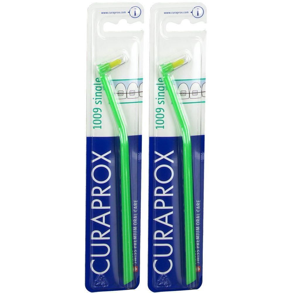 Deux brosses interdentaires Curaprox CS1009 vertes, emballées pour la vente au détail.