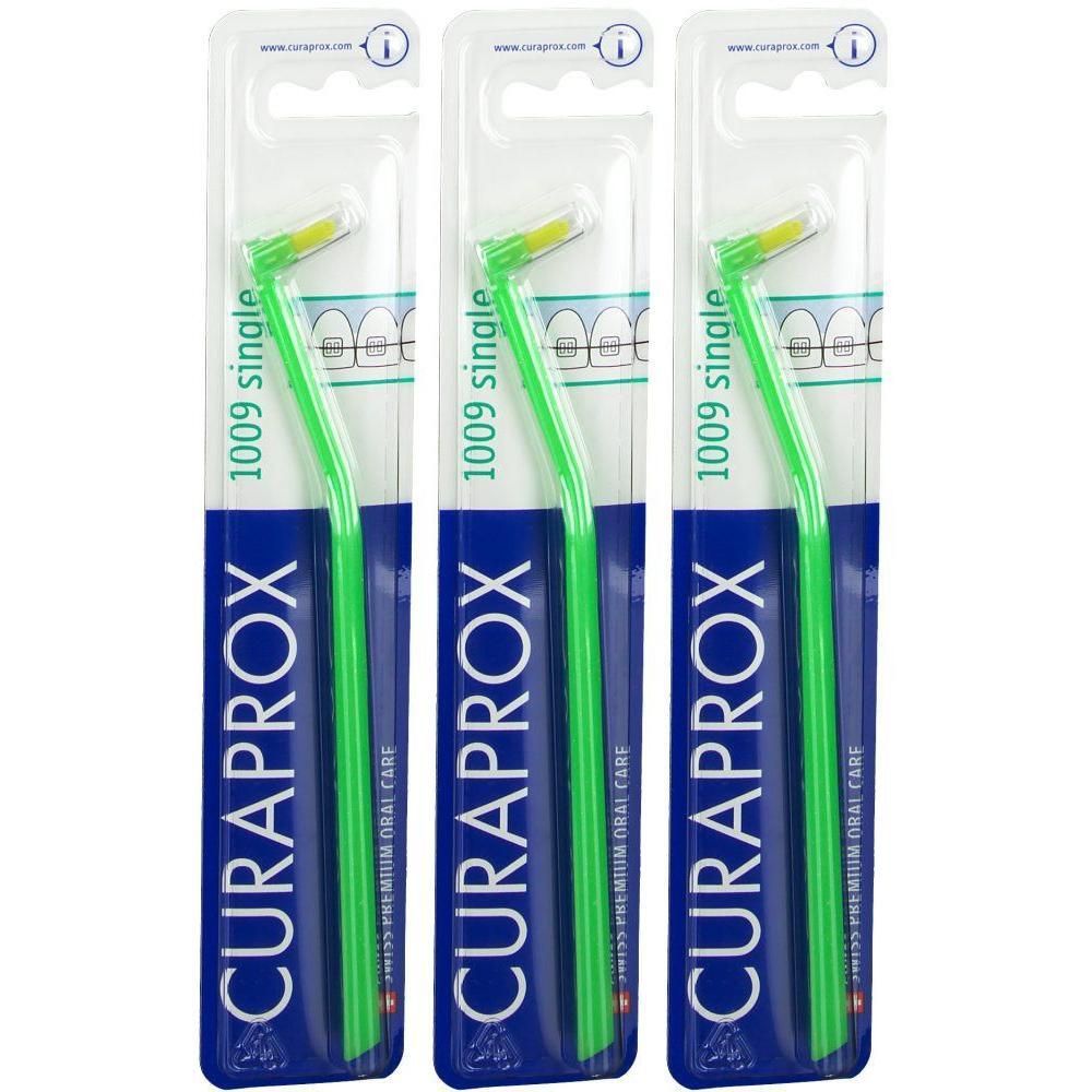 Drie groene Curaprox CS1009 Single interdentale borstels.