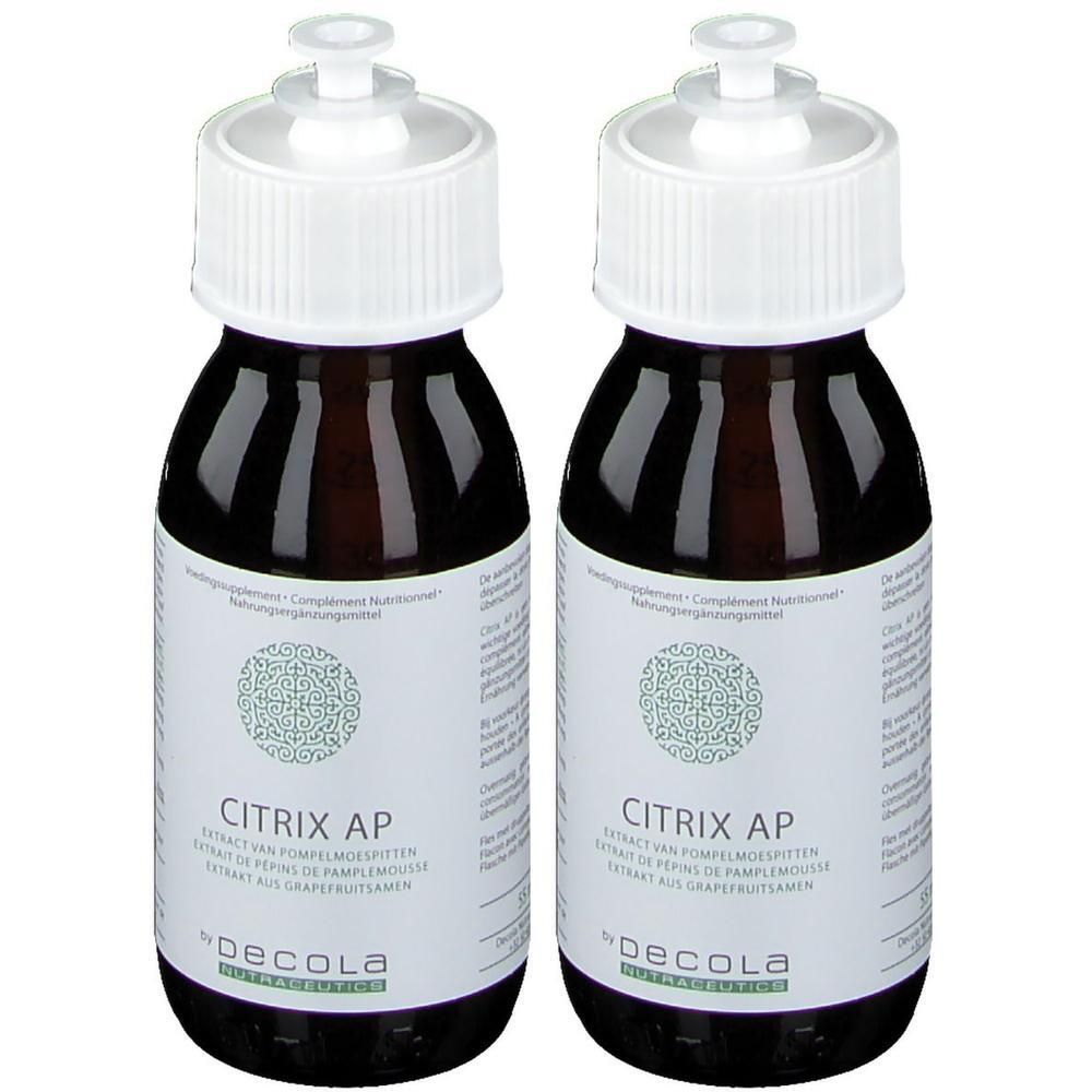 Twee flessen Citrx AP van Decola met druppeldop. Bruin glas, witte etiketten met tekst.