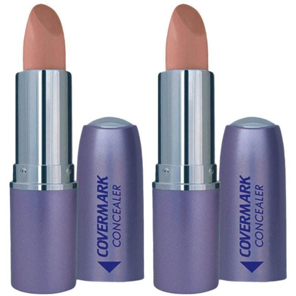 Deux sticks de Covermark Concealer dans leurs étuis violets, ouverts.