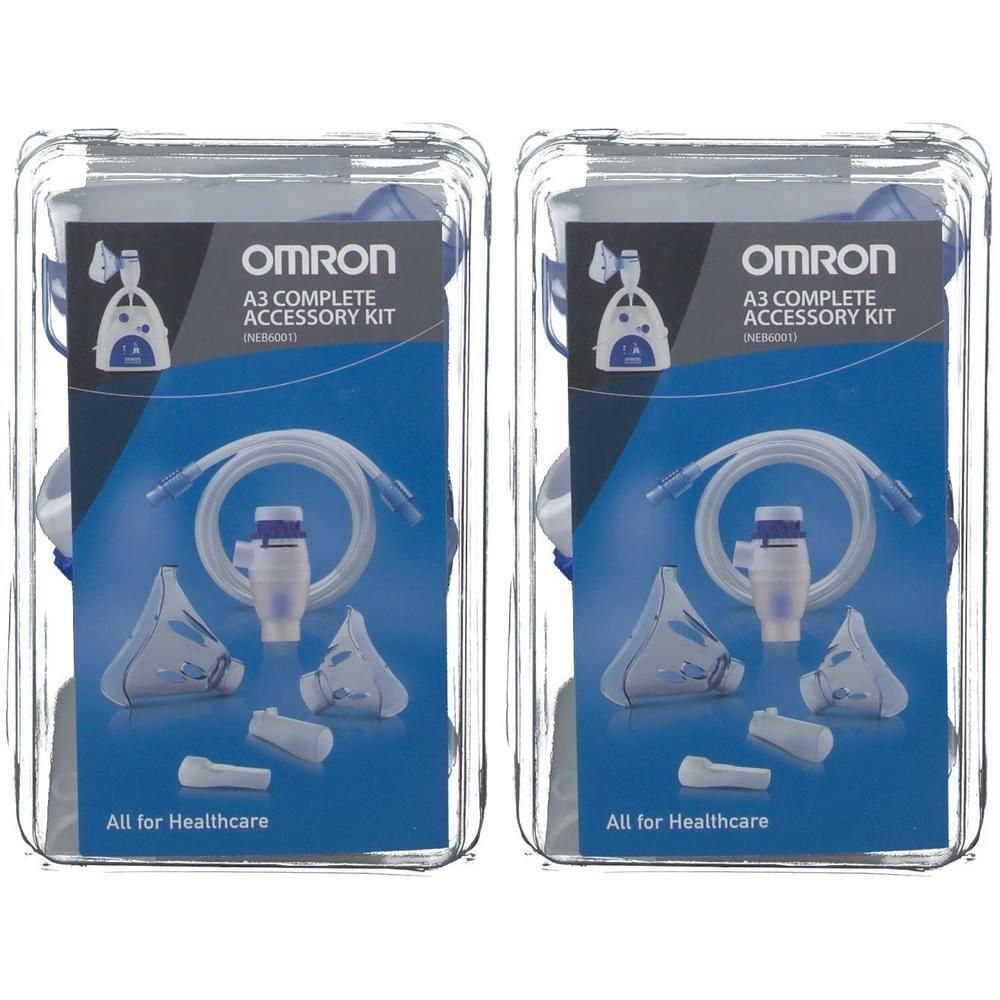 Omron A3 Complete Accessory Kit: twee sets met maskers, slangen en mondstukken in doorzichtige bakjes.