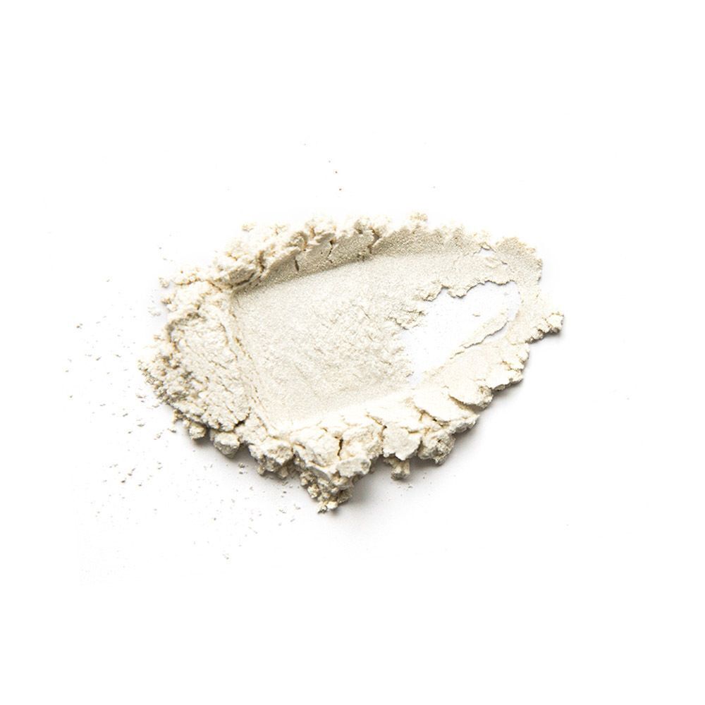 Poudre Cent Pur Cent Mineral Highlighter sur fond blanc.