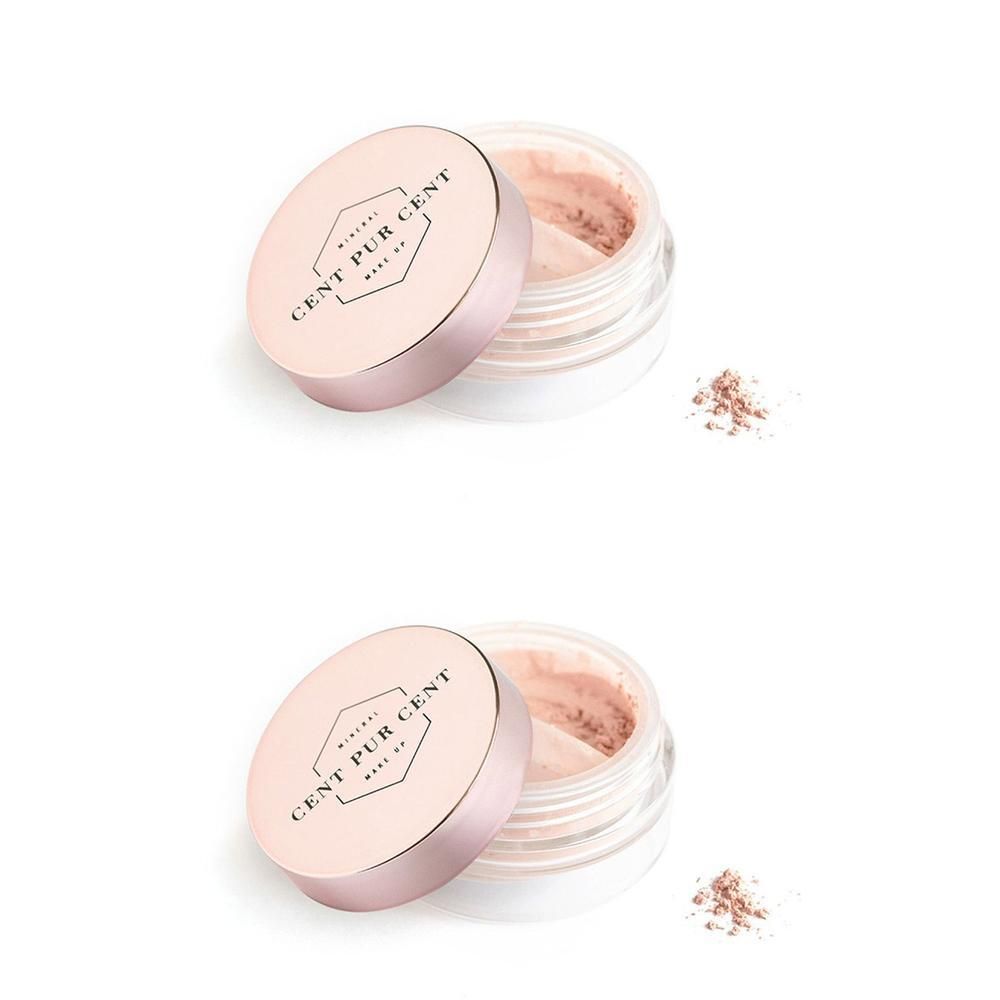 Un pot ouvert de Poudre Minéral Macaron Cent Pur Cent, avec une petite quantité de poudre à côté.