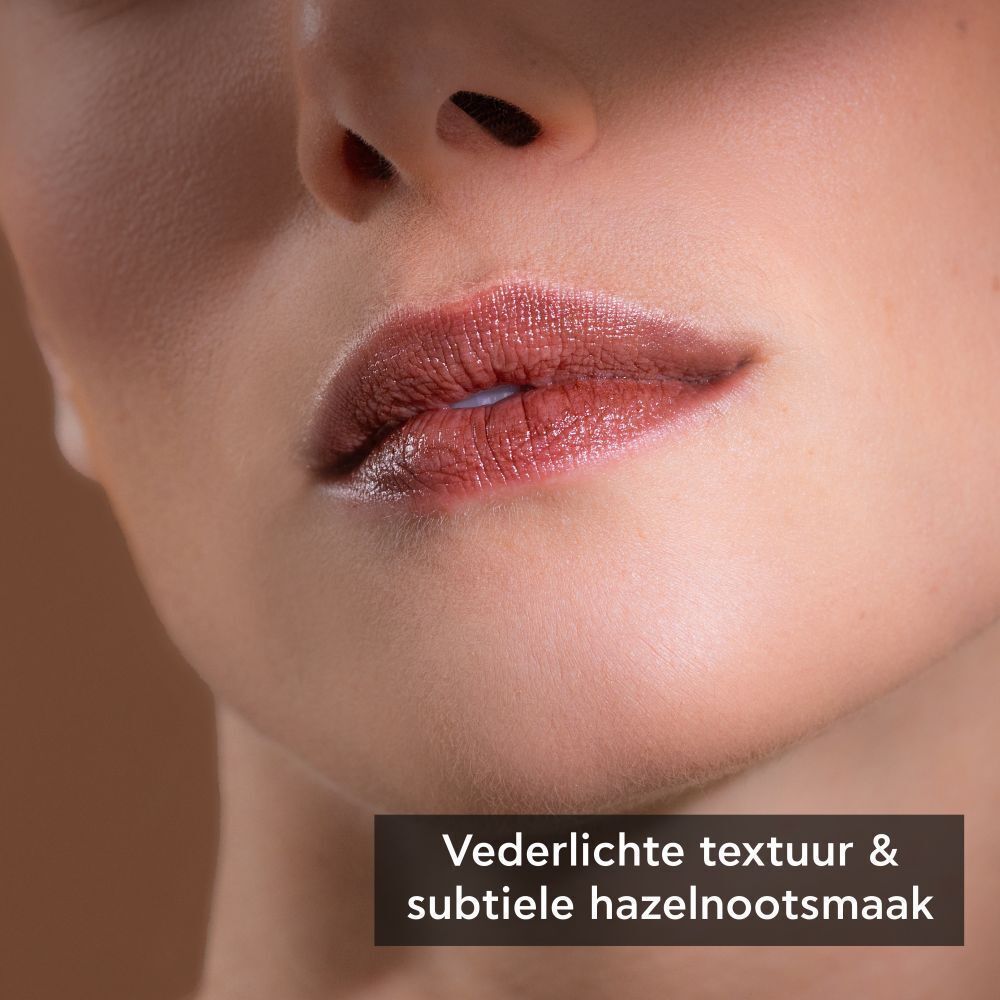 Lippen met lichte textuur en subtiele kastanjesmaak.