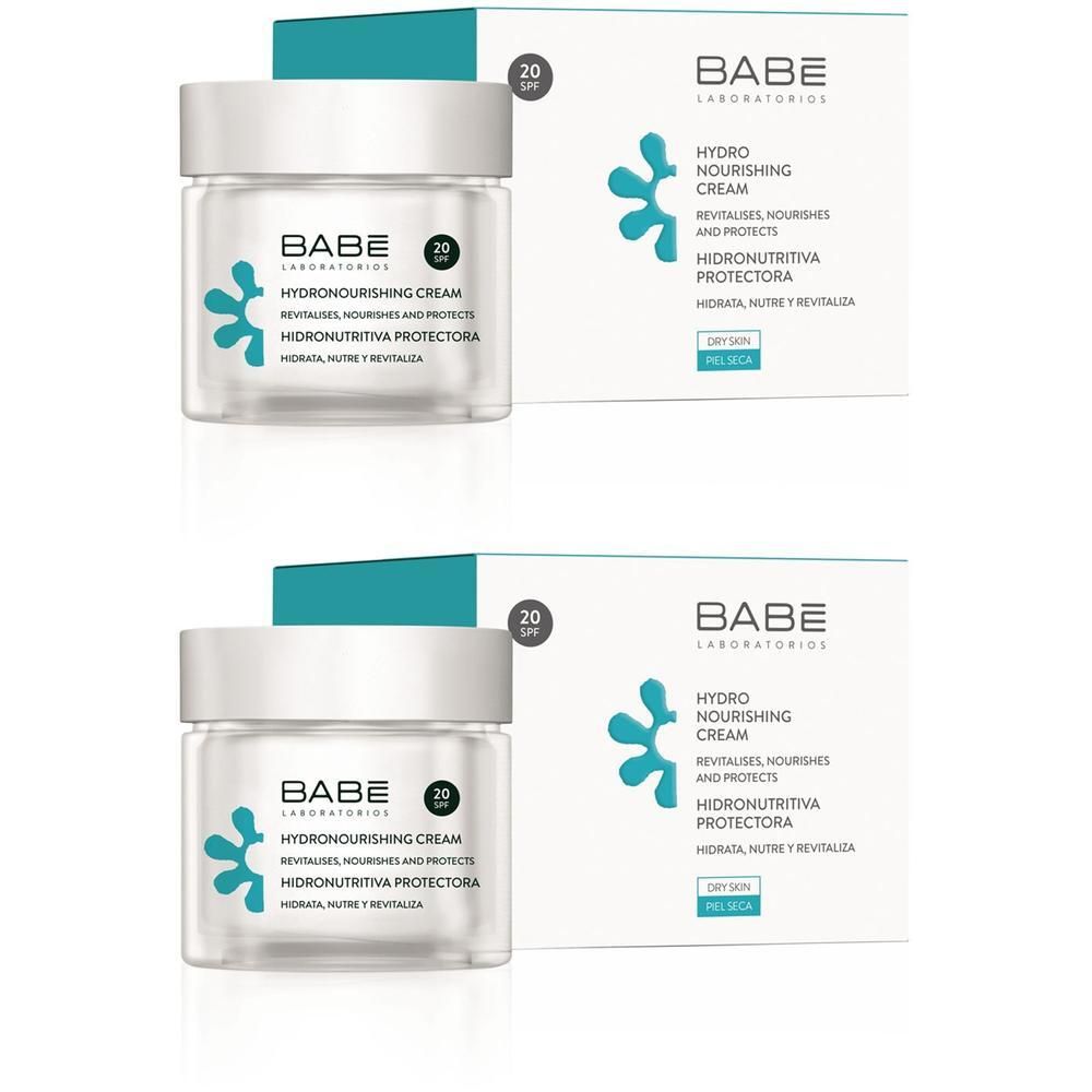 Twee BABÉ Hydro Nourishing Cream potjes met SPF20 en verpakking. Transparante potjes met witte deksel.