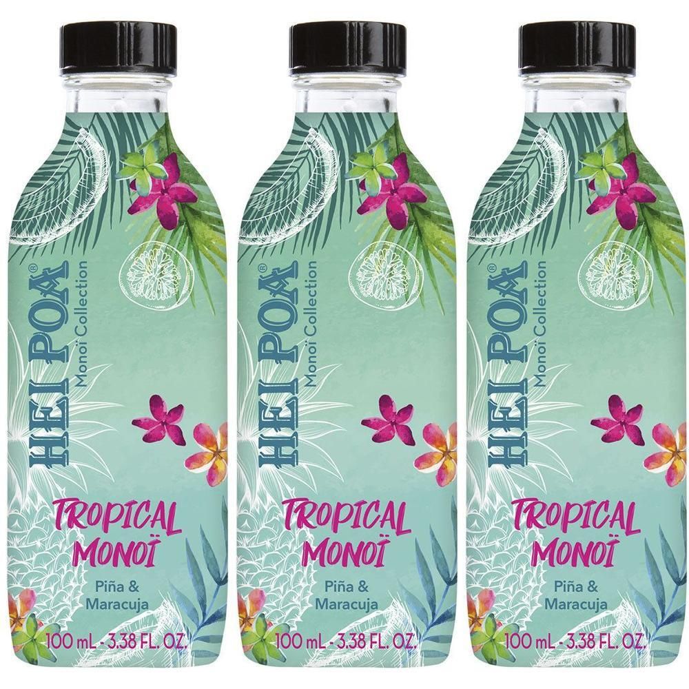 Drie flessen Hei Poa Tropical Monoï Piña & Maracuja met tropische decoratie en bloemen.
