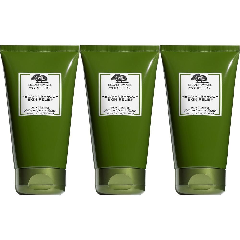 Trois tubes verts de nettoyant visage aux champignons.