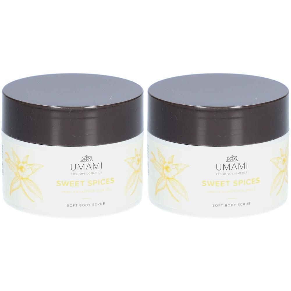 Deux pots UMAMI Soft Body Scrub avec couvercles marron et étiquettes montrant des fleurs de vanille.