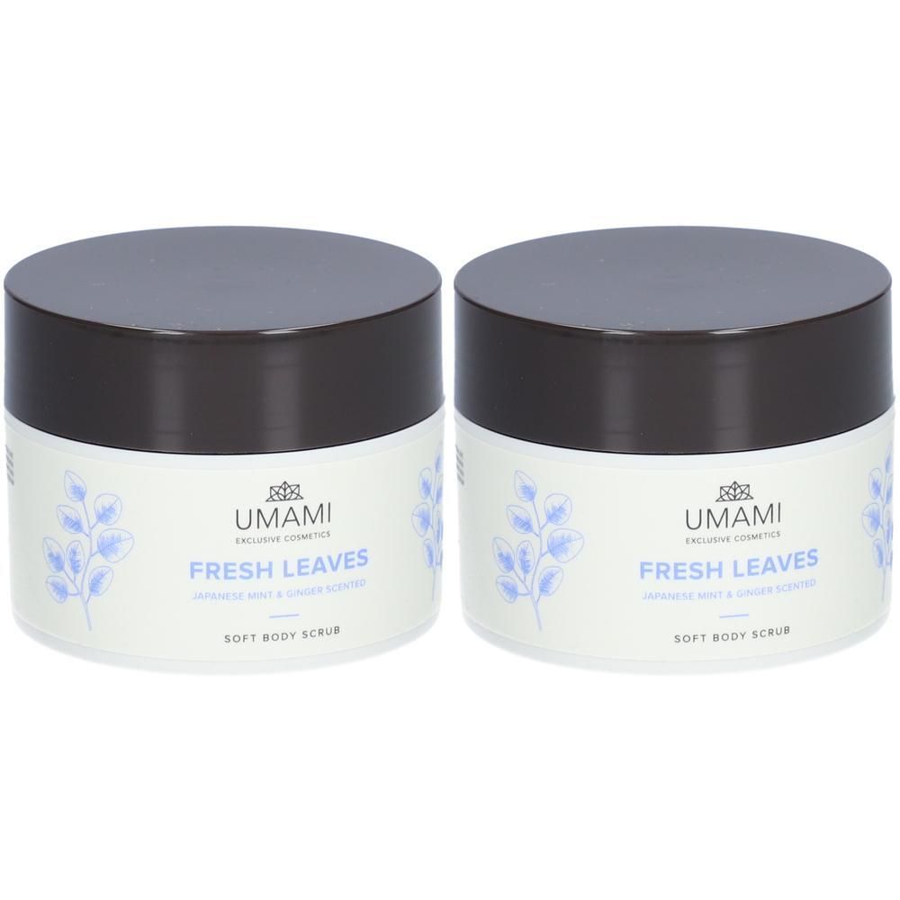Deux pots de gommage corporel doux Umami Fresh Leaves, couvercles marron, motifs de feuilles.