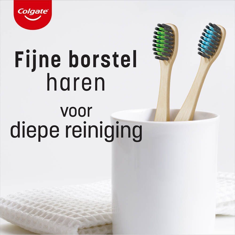 Close-up van twee tandenborstelkoppen met fijne borstelharen, één blauw en één groen.