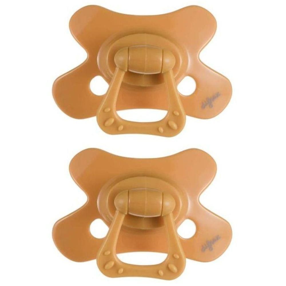 Twee honingkleurige fopspeentjes in vlindervorm met handvat.