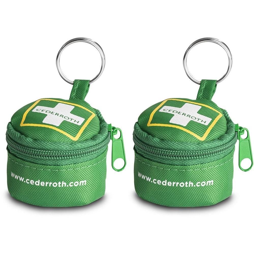 Deux étuis verts pour porte-clés avec croix blanche et logo "CEDERROTH". Fermeture éclair et anneau.