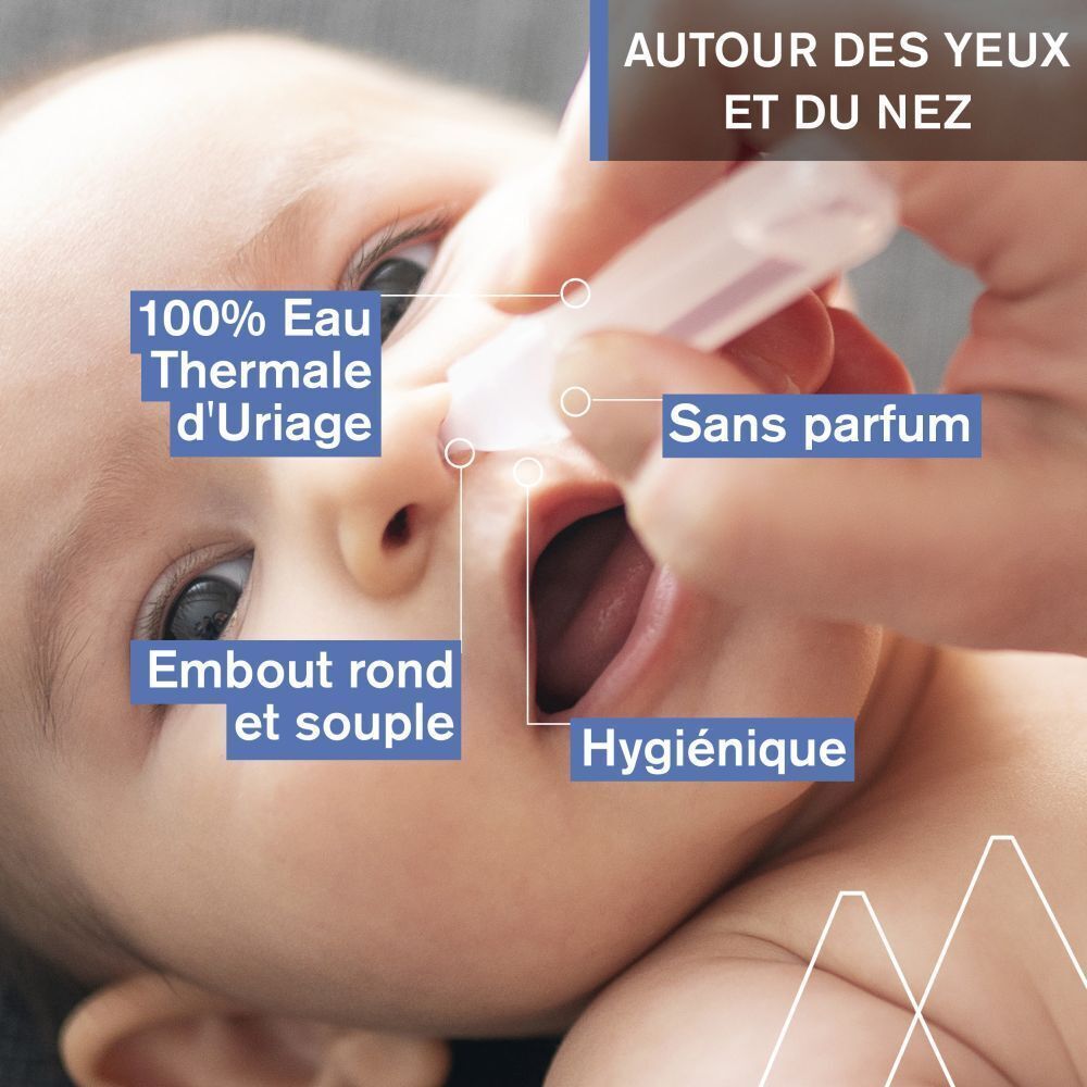 Application de Uriage Bébé 1er Sérum Naturel sur l'œil et le nez du bébé.