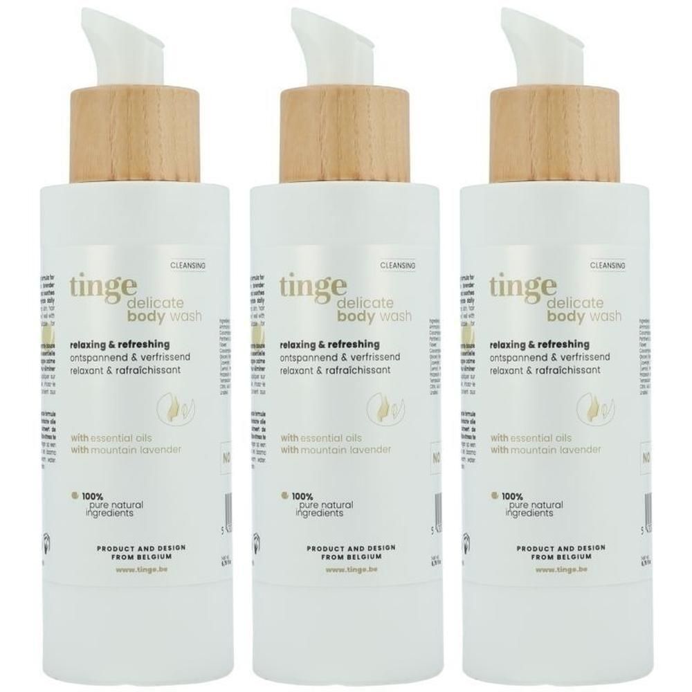 Trois flacons de Tinge Bodywash avec pompes et bouchons en bois.