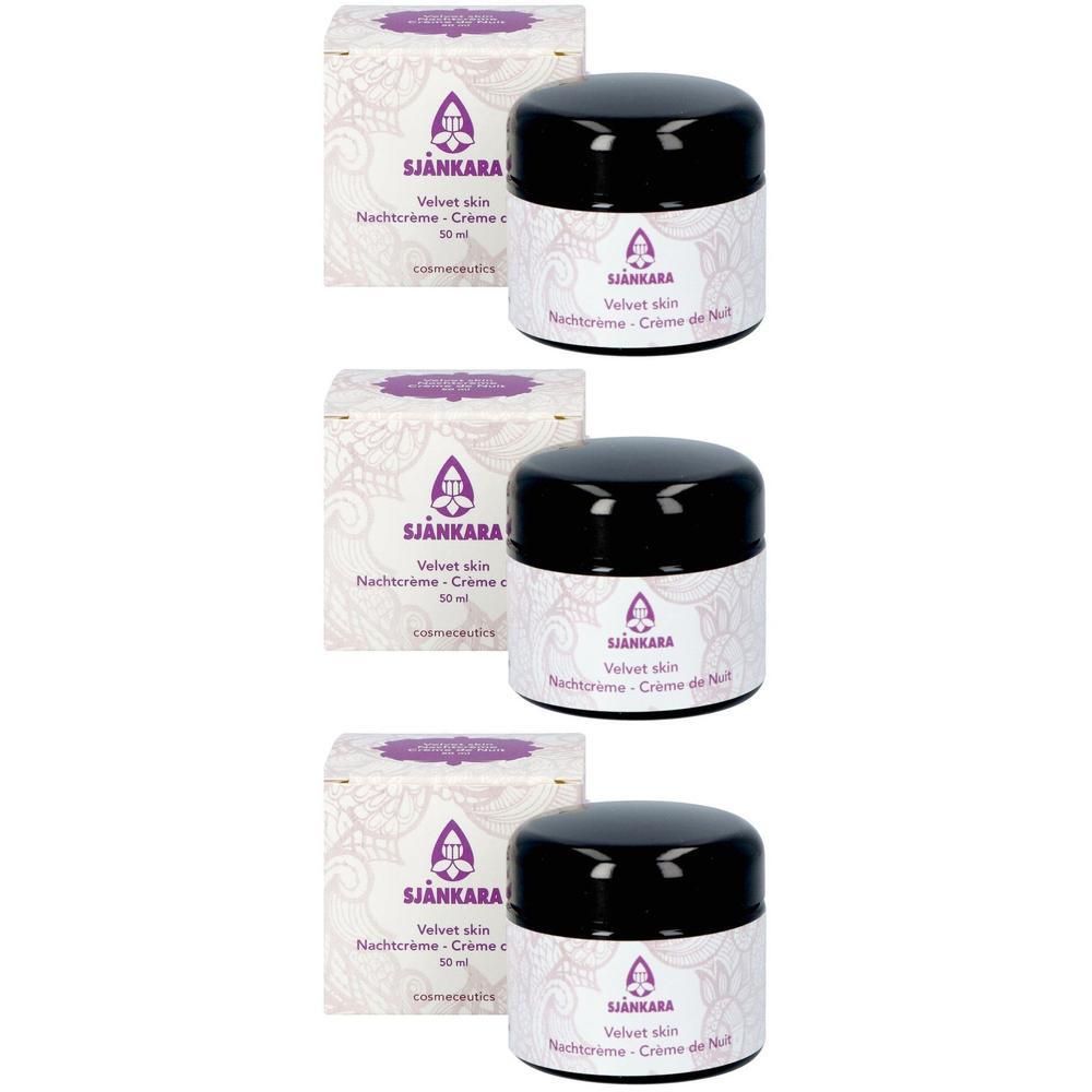 Trois pots de crème de nuit Sjankara Velvet Skin avec emballage.