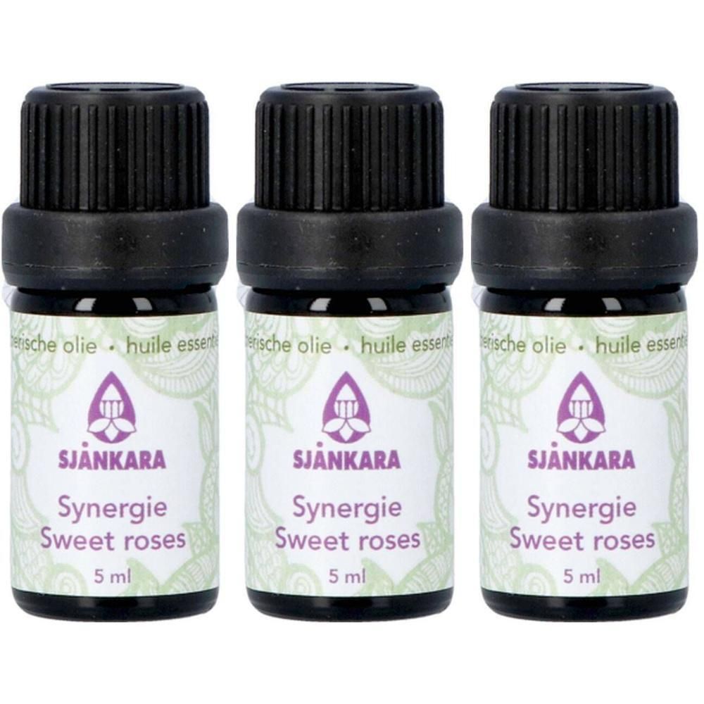 Trois flacons d'huile essentielle Sjankara Synergie Sweet roses, 5 ml chacun.