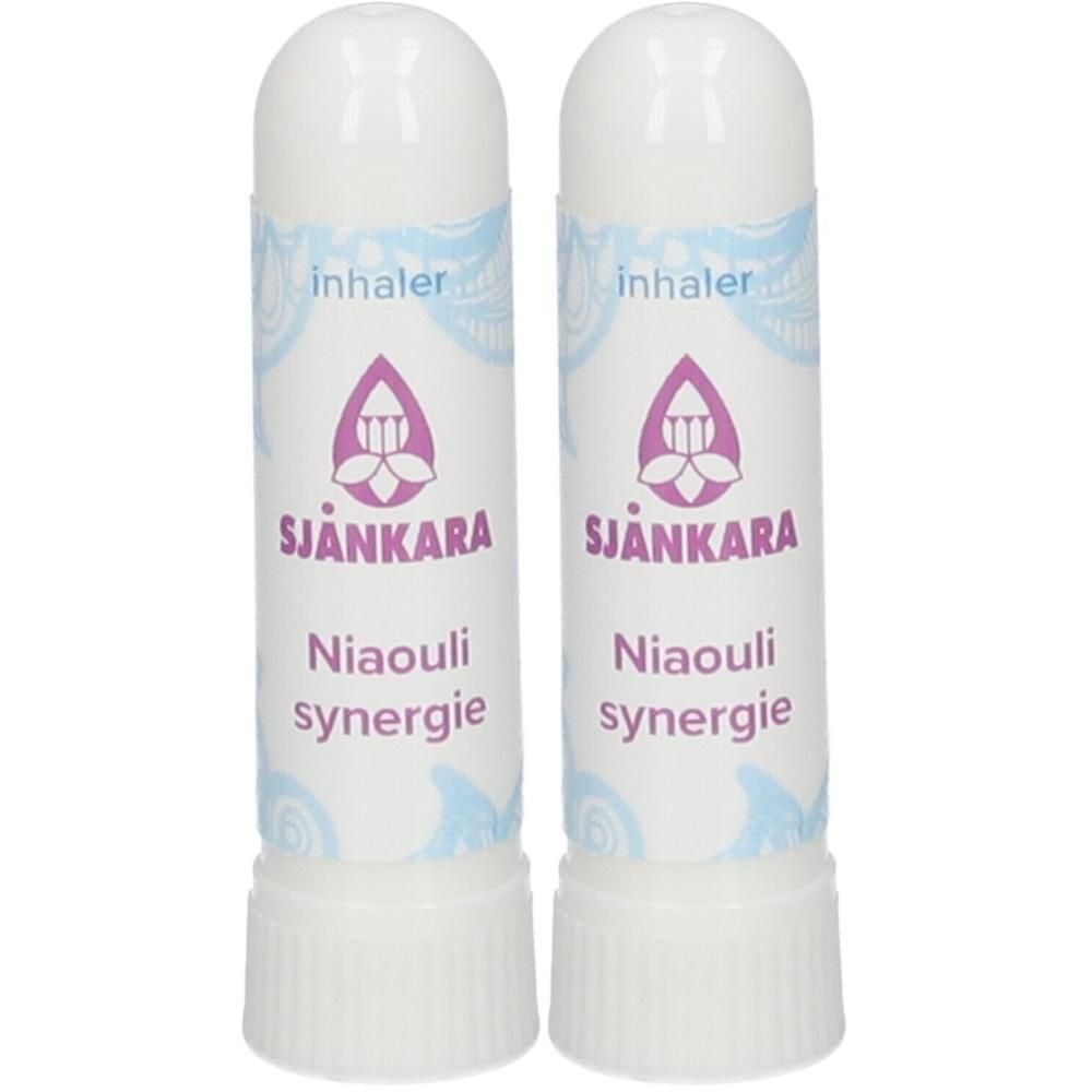 Deux inhalateurs blancs avec des étiquettes indiquant 'Sjankara Niaouli Synergie'.