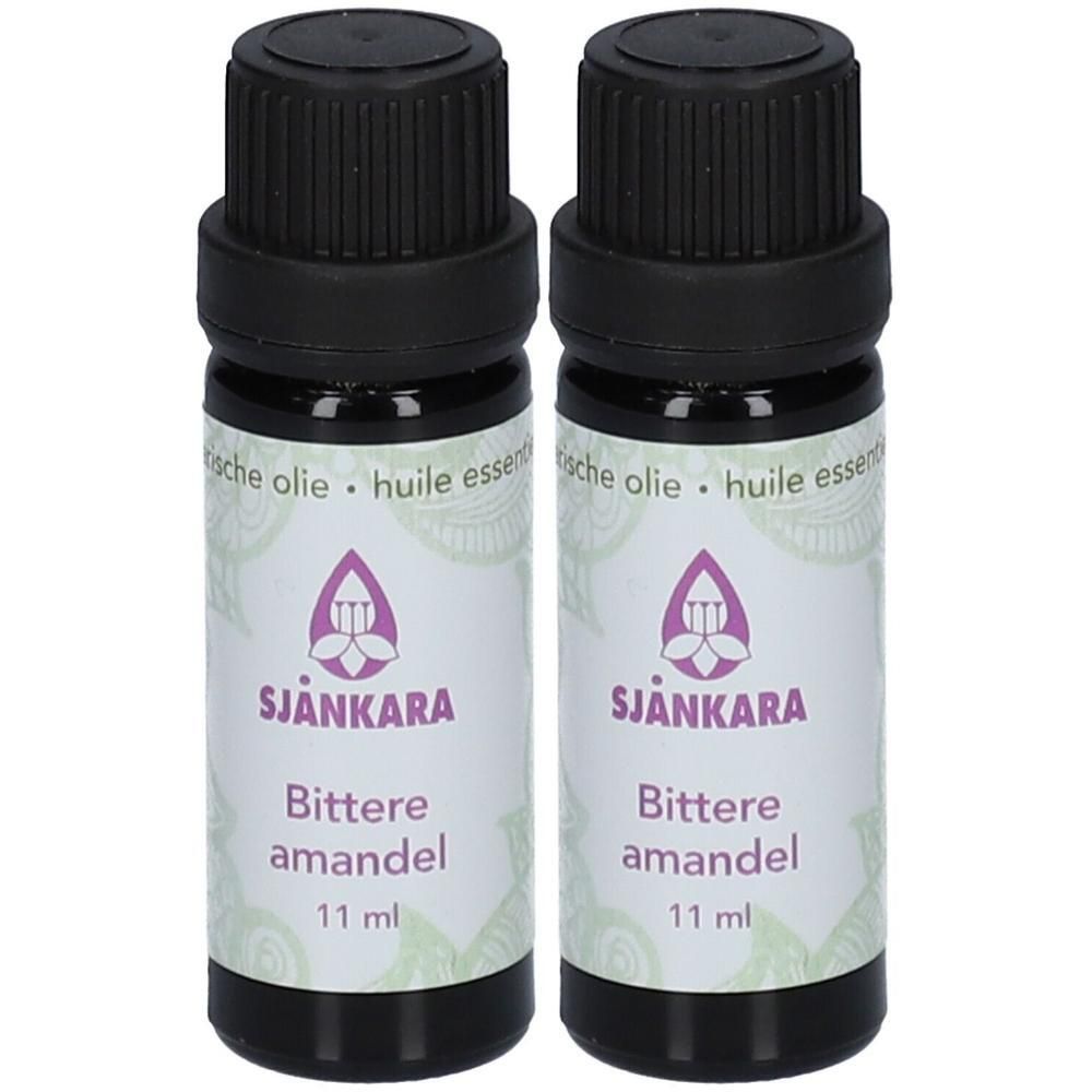 Twee flesjes Sjankara Bittere amandel etherische olie, elk 11 ml.