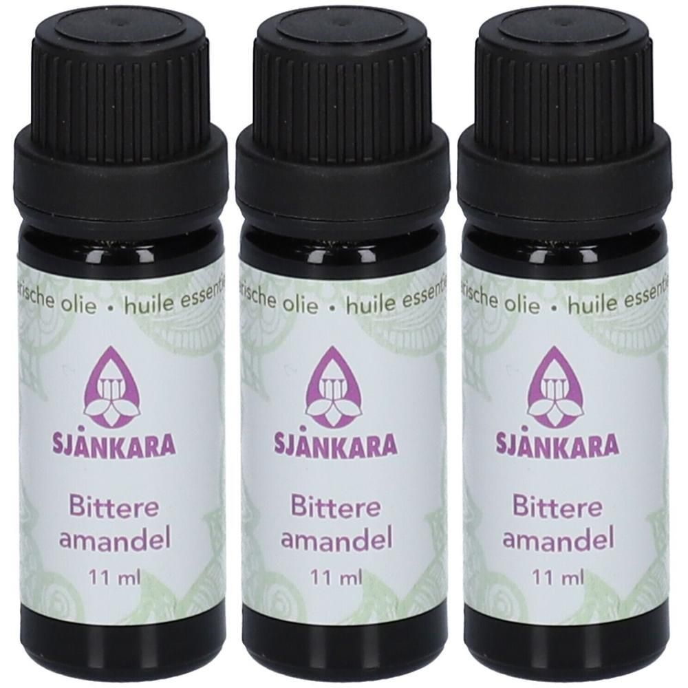 Trois flacons d'huile essentielle d'amande amère Sjankara, 11 ml chacun.
