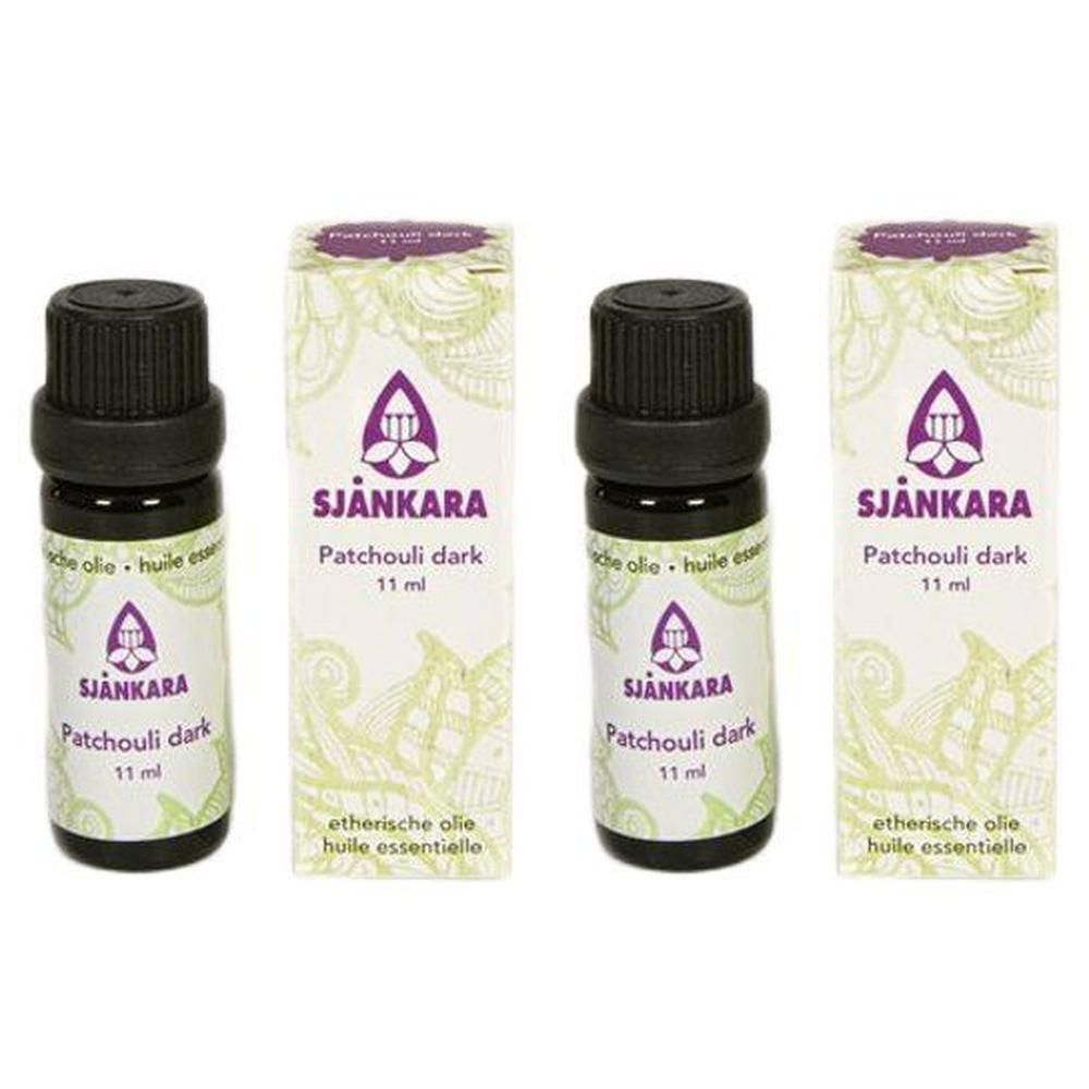 Deux flacons d'huile essentielle de patchouli sombre Sjankara, 11 ml chacun.