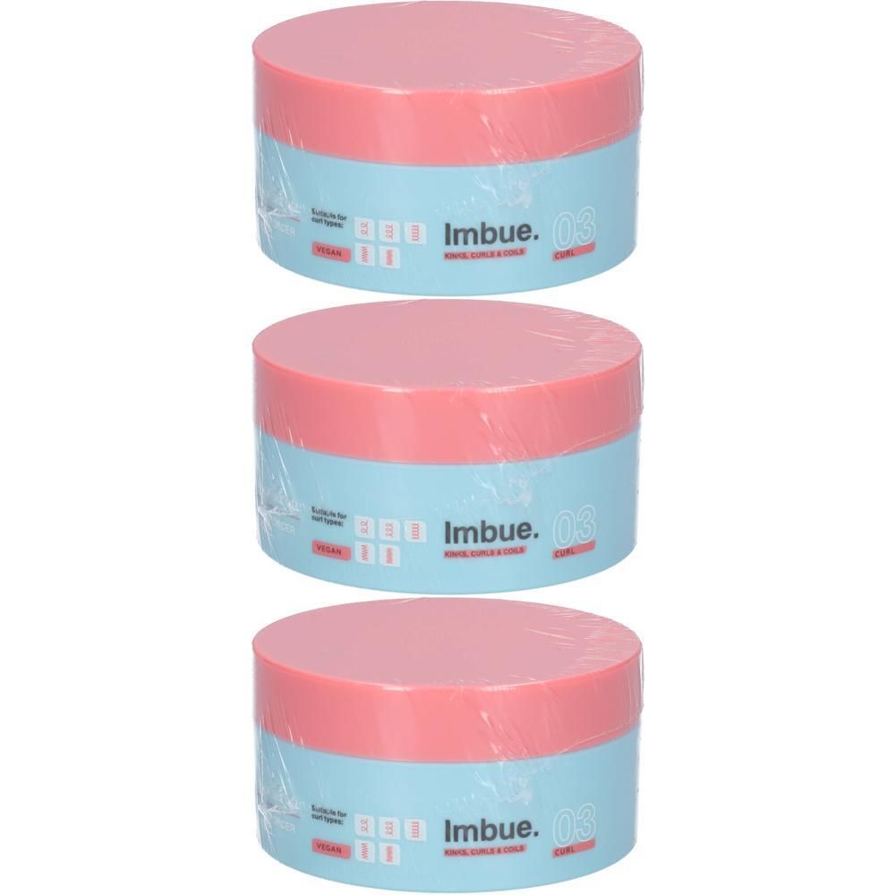 Drie Imbue Curl Empowering Crème-Gel potten met roze deksels en lichtblauwe body's.