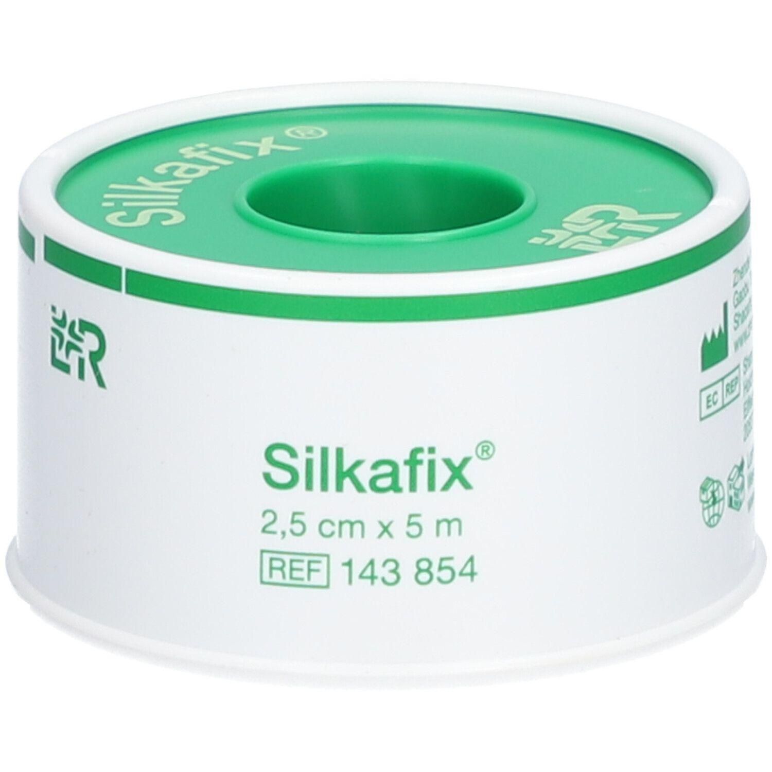 Silkafix® fixatietape, 2,5 cm x 5 m. Witte tape met groene kern en opdruk.