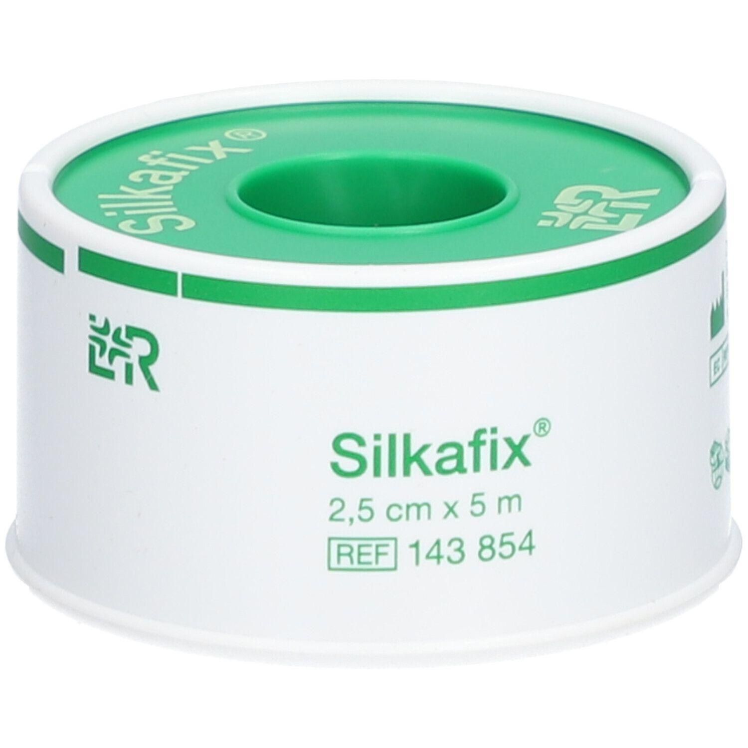 Rouleau de sparadrap Silkafix, 2,5 cm x 5 m, blanc avec centre vert.