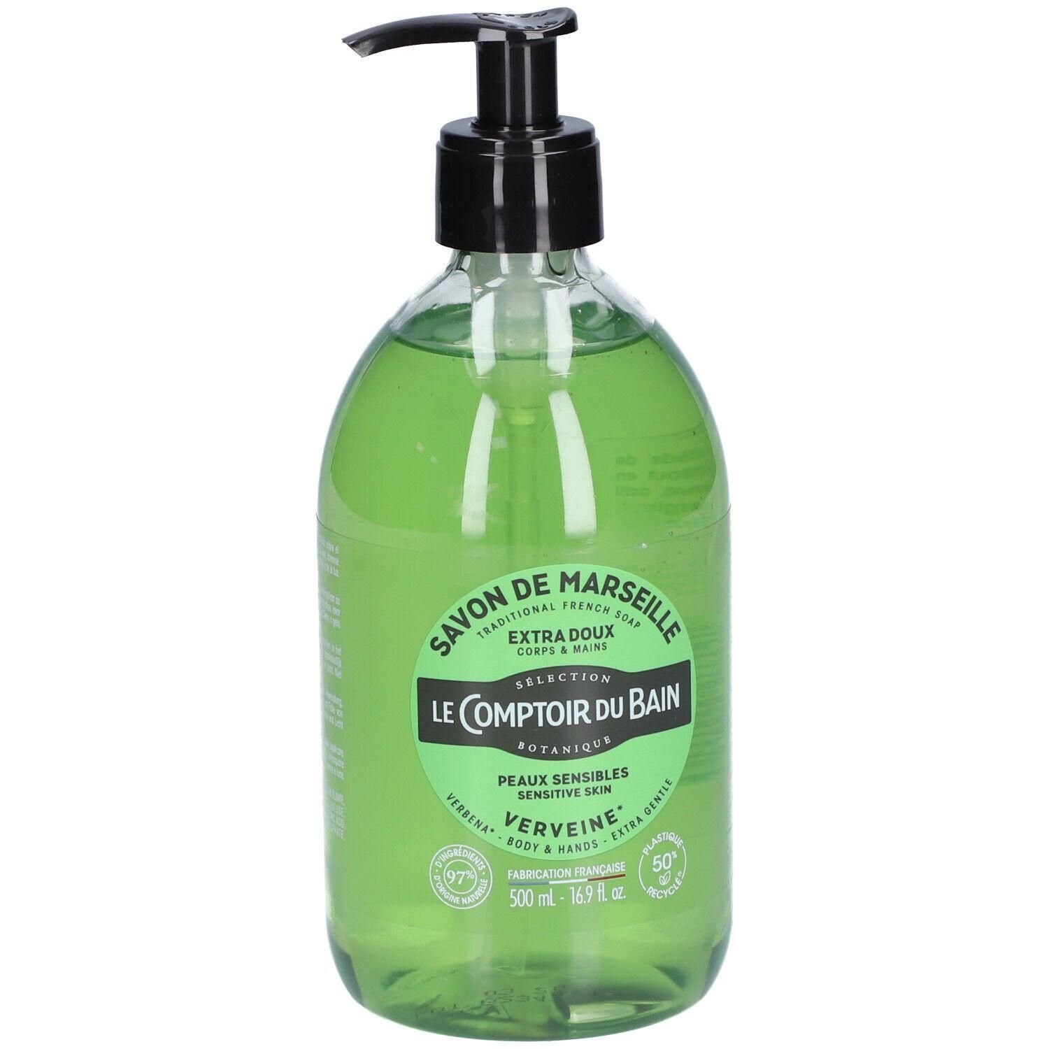 Groene vloeibare zeep in een doorzichtige pompfles met etiket.