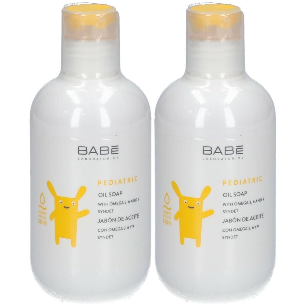 Twee witte flessen BABÉ Pediatric Oil Soap met gele doppen en een gele konijnenafbeelding.