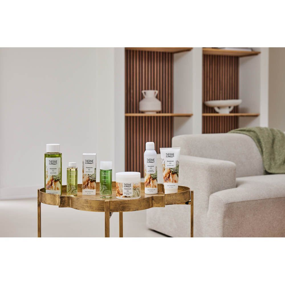 Plusieurs produits de la gamme Therme Hammam sur une table.